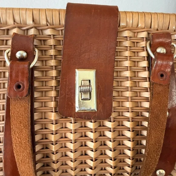 Vintage Woven Rattan Handbag Purse - Picture 2 of 9